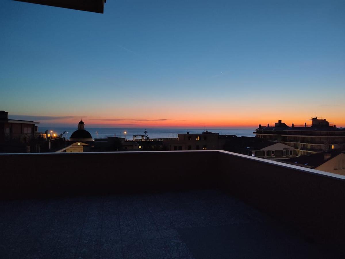 La Terrazza Di キアーヴァリ エクステリア 写真